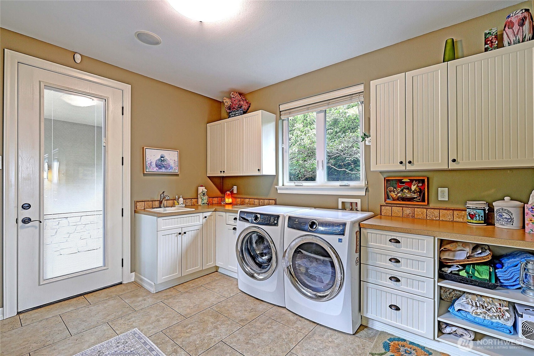 188 Glacier Peak Drive Property Photo 28