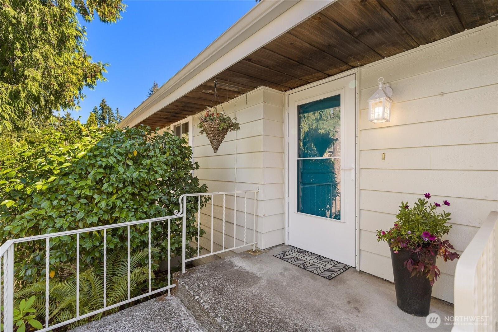7212 197th Street Property Photo 4