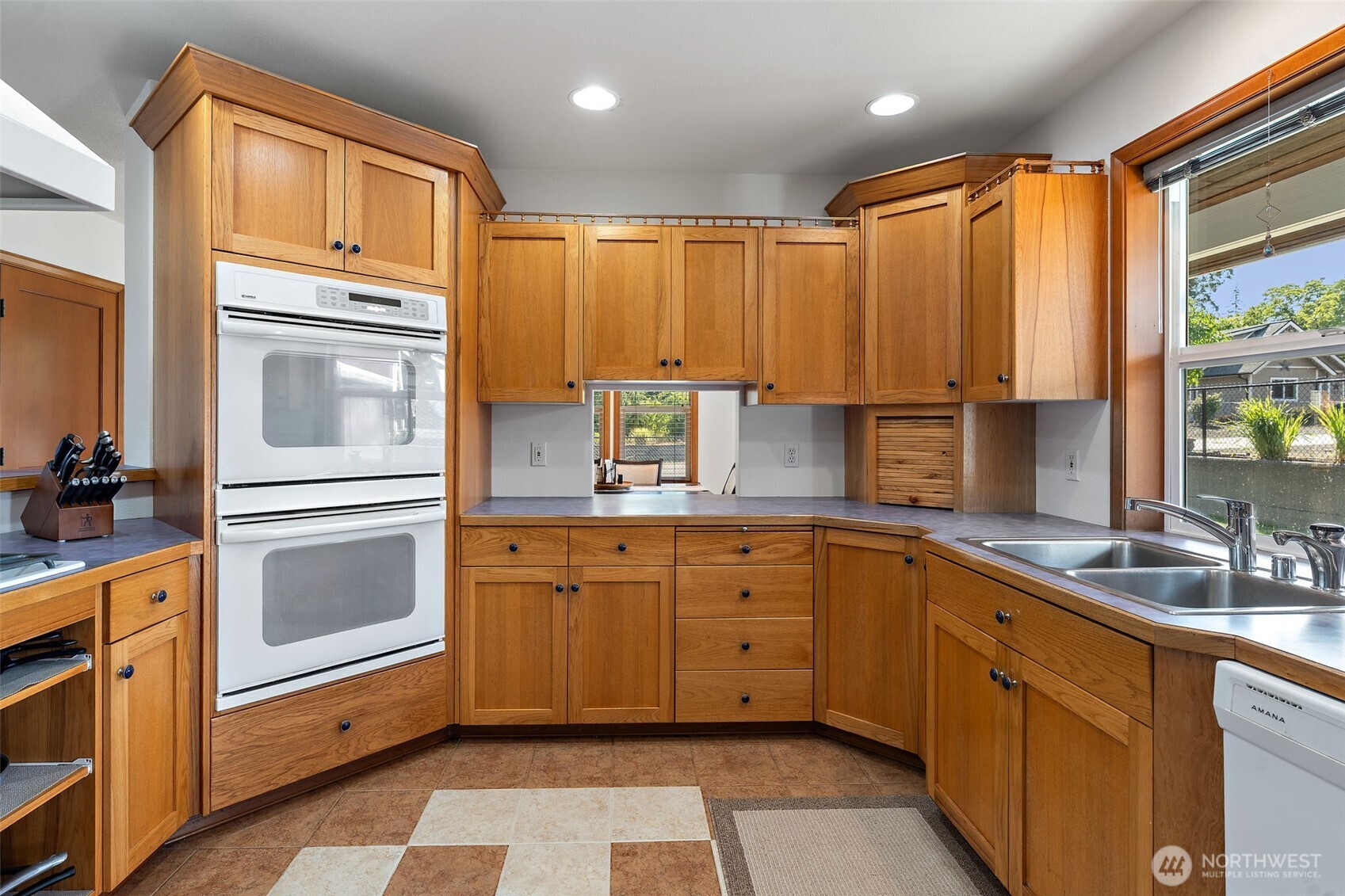 1204 W Birch Street Property Photo 6