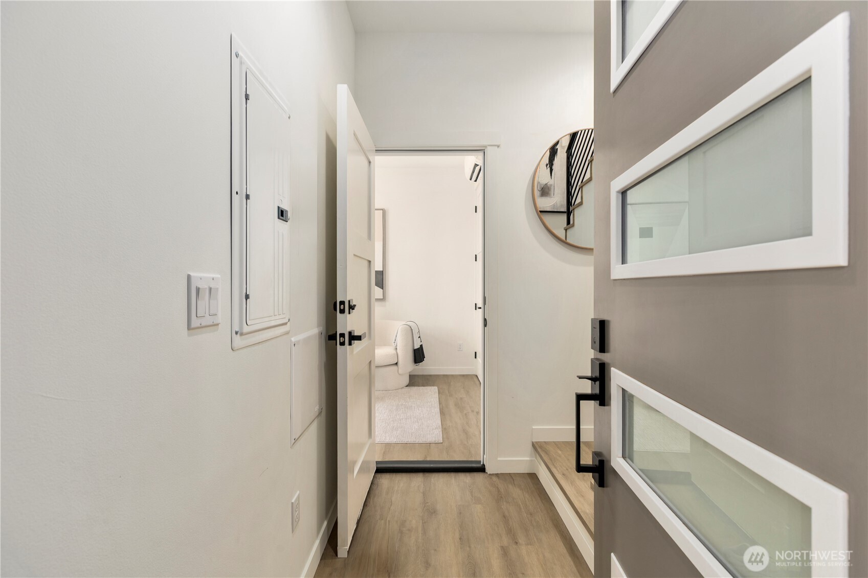 2328 Franklin Avenue B Property Photo 8