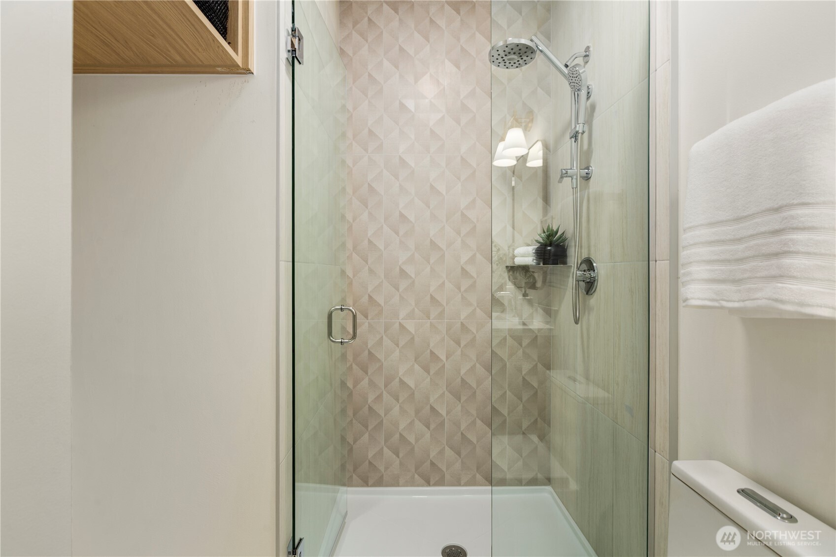 2328 Franklin Avenue B Property Photo 14
