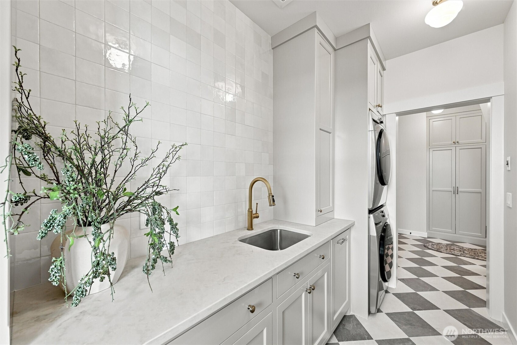 2154 Brome Street Property Photo 14