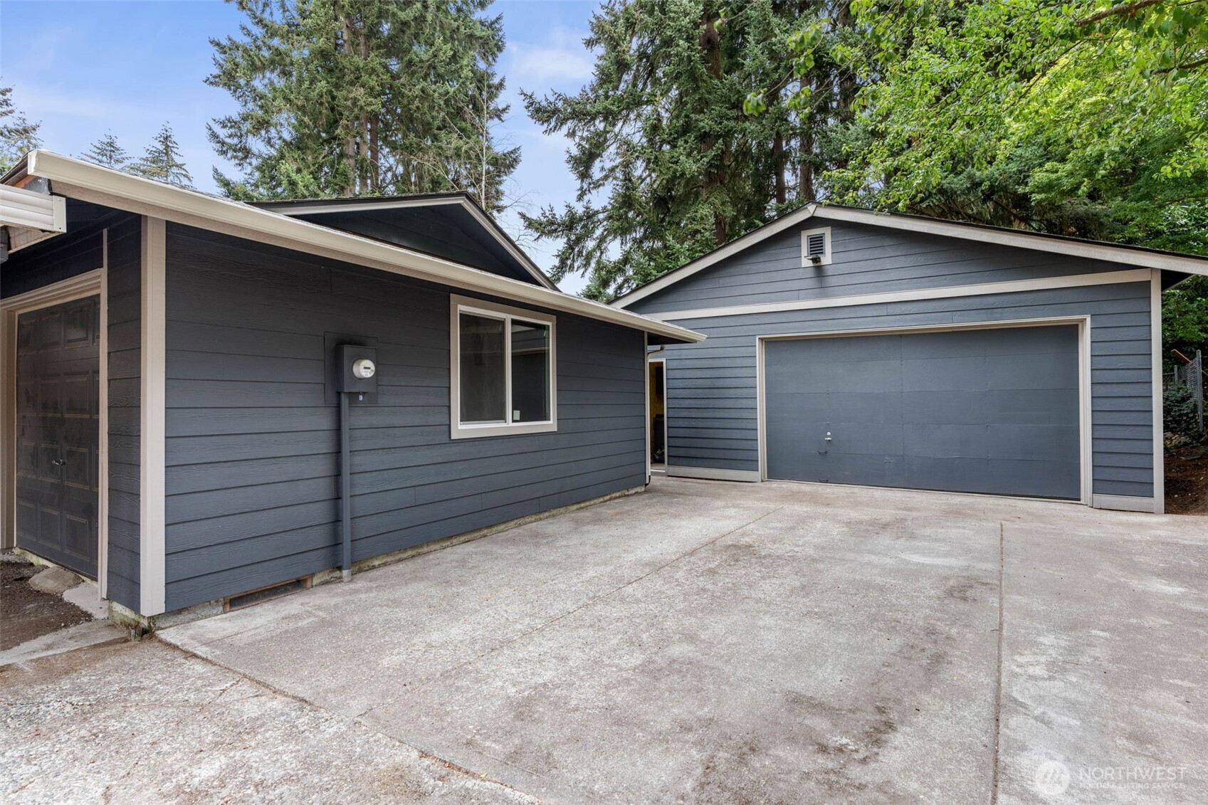 2113 E 68th Street Property Photo 2