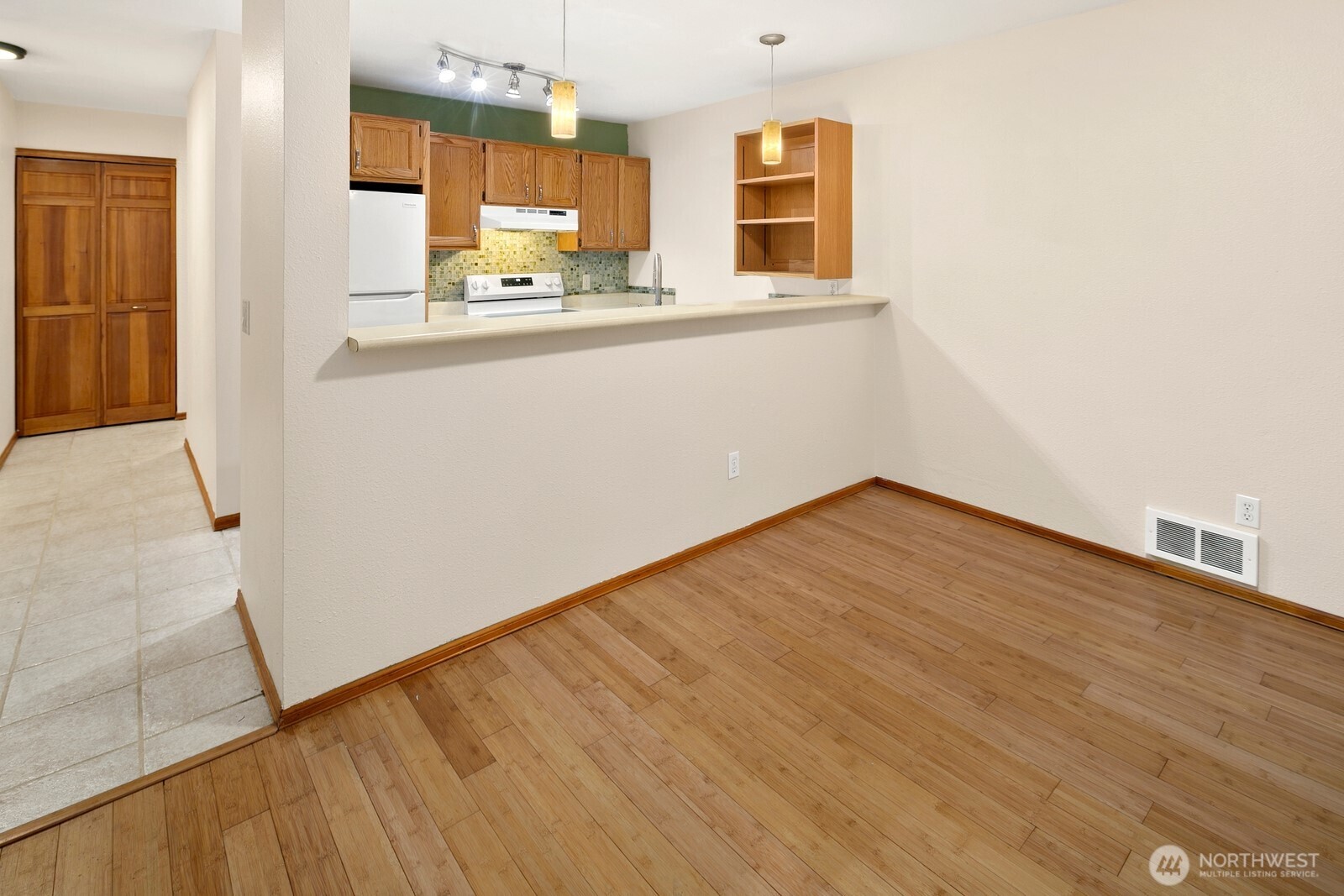 5844 Ne 75th Street A102 Property Photo 8