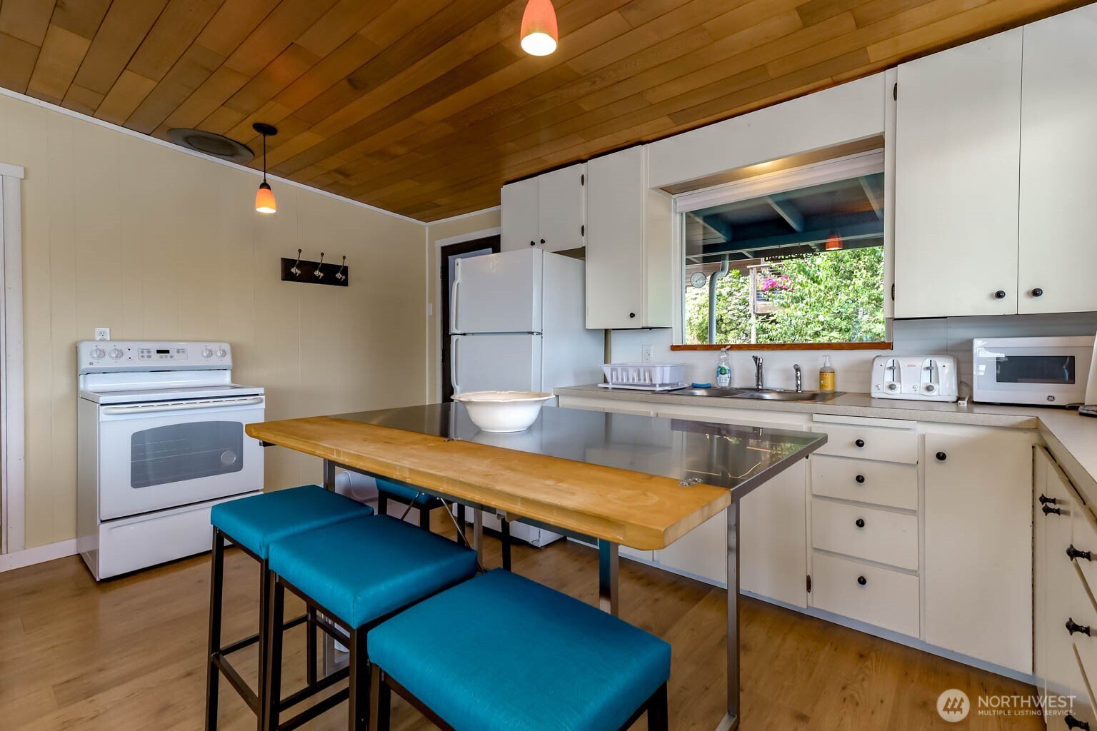 11415 Larson Road Property Photo 7