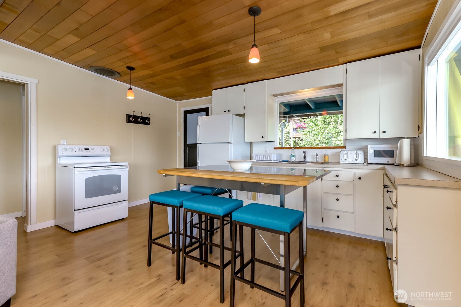 11415 Larson Road Property Photo 8