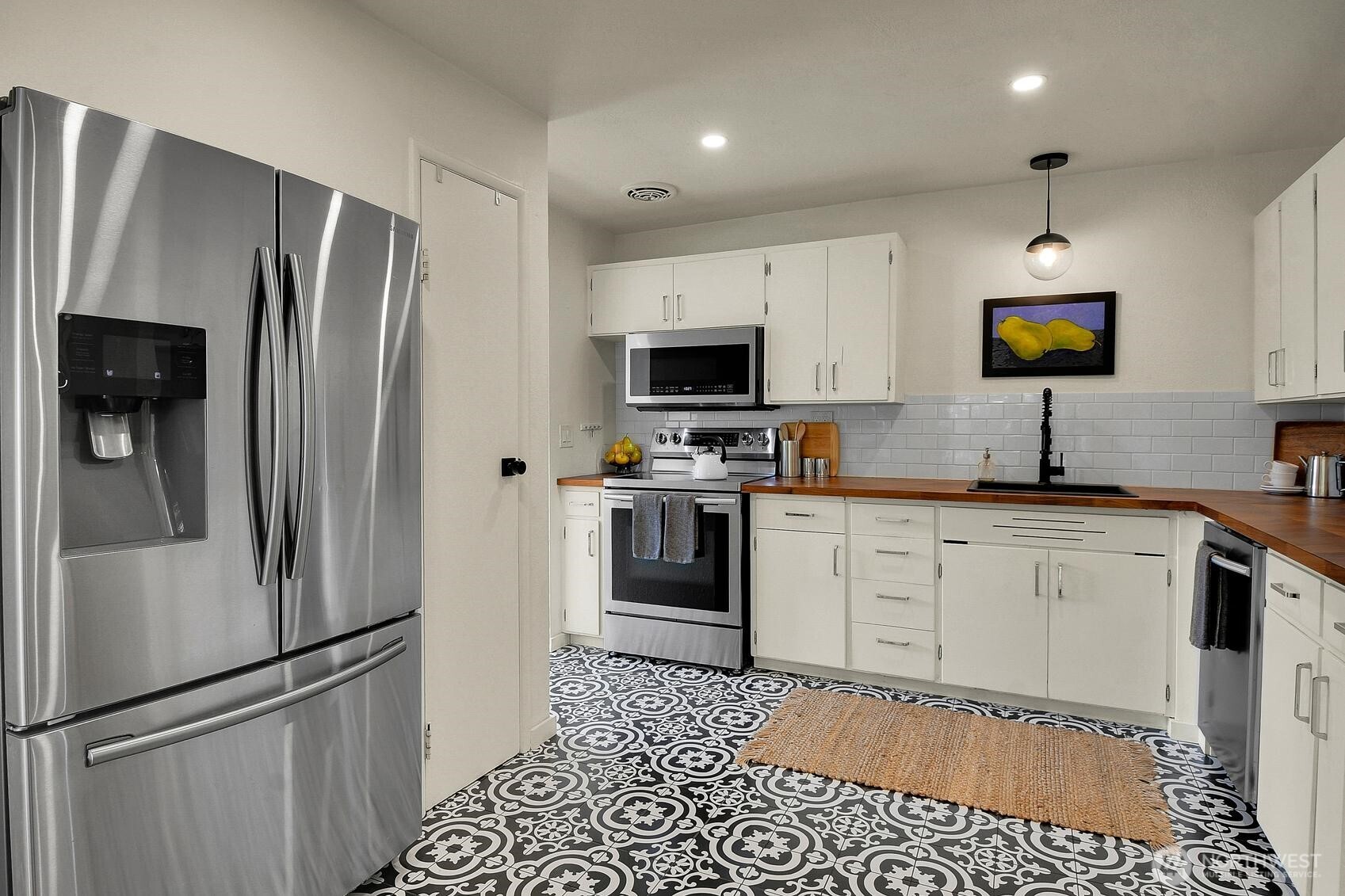 2353 Federal Avenue Property Photo 8