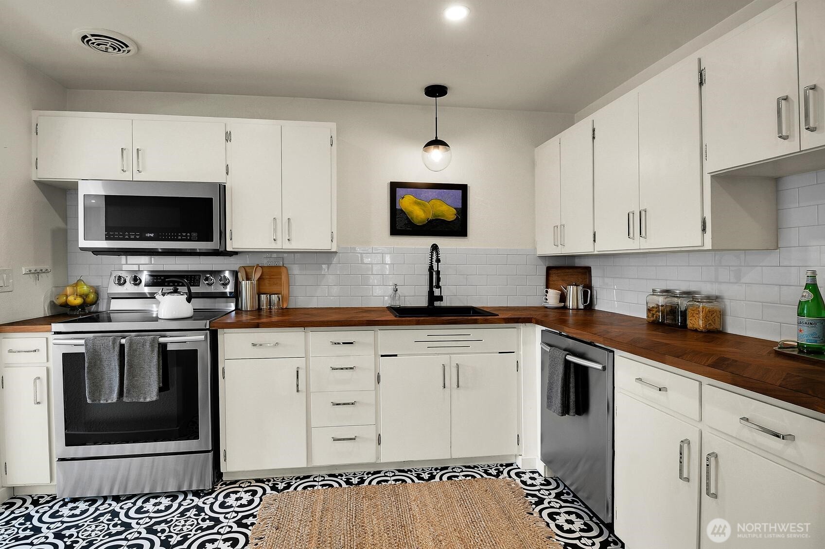 2353 Federal Avenue Property Photo 9