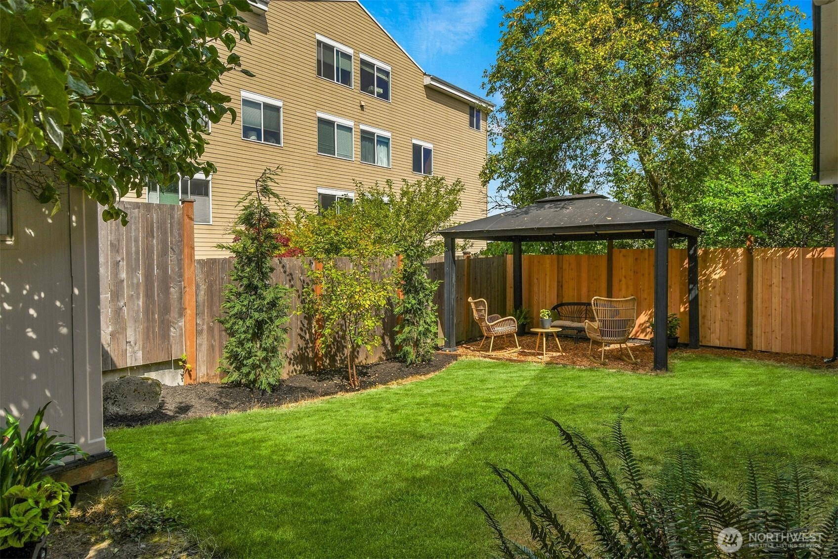 2353 Federal Avenue Property Photo 15