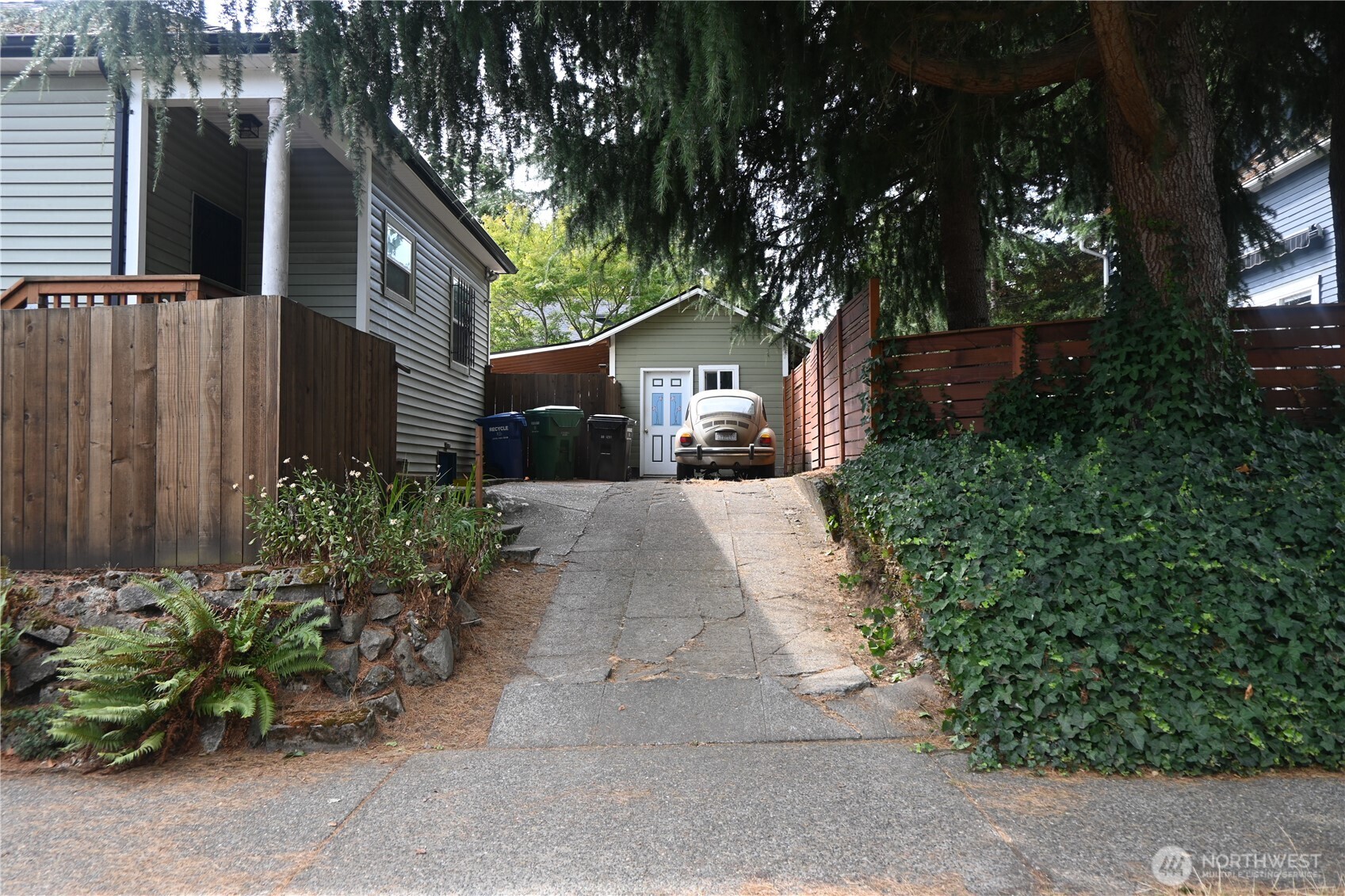 1535 24th Avenue Property Photo 3