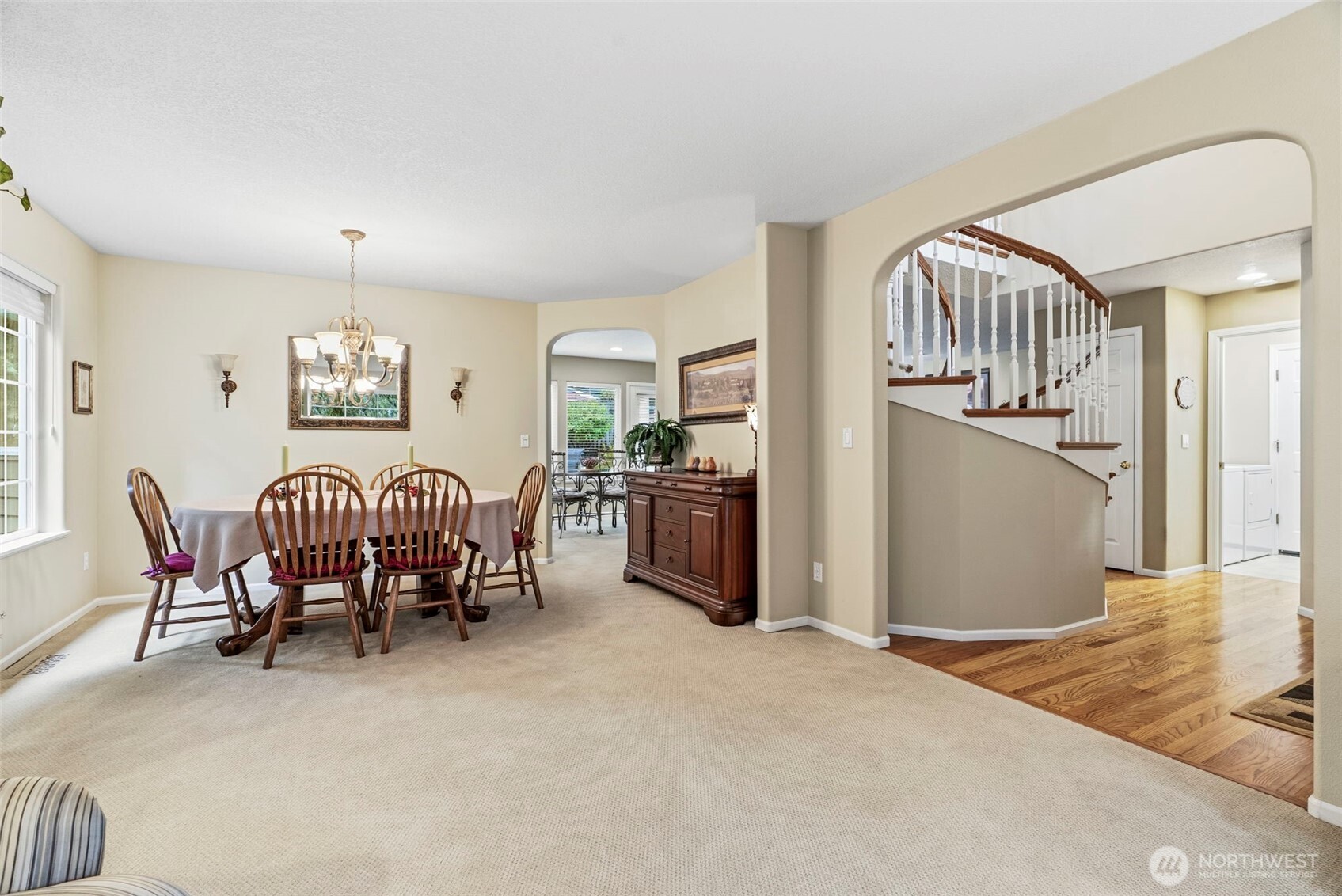 105 Inglewood Park Property Photo 3