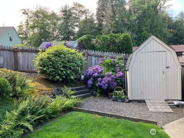 105 Inglewood Park Property Photo 21