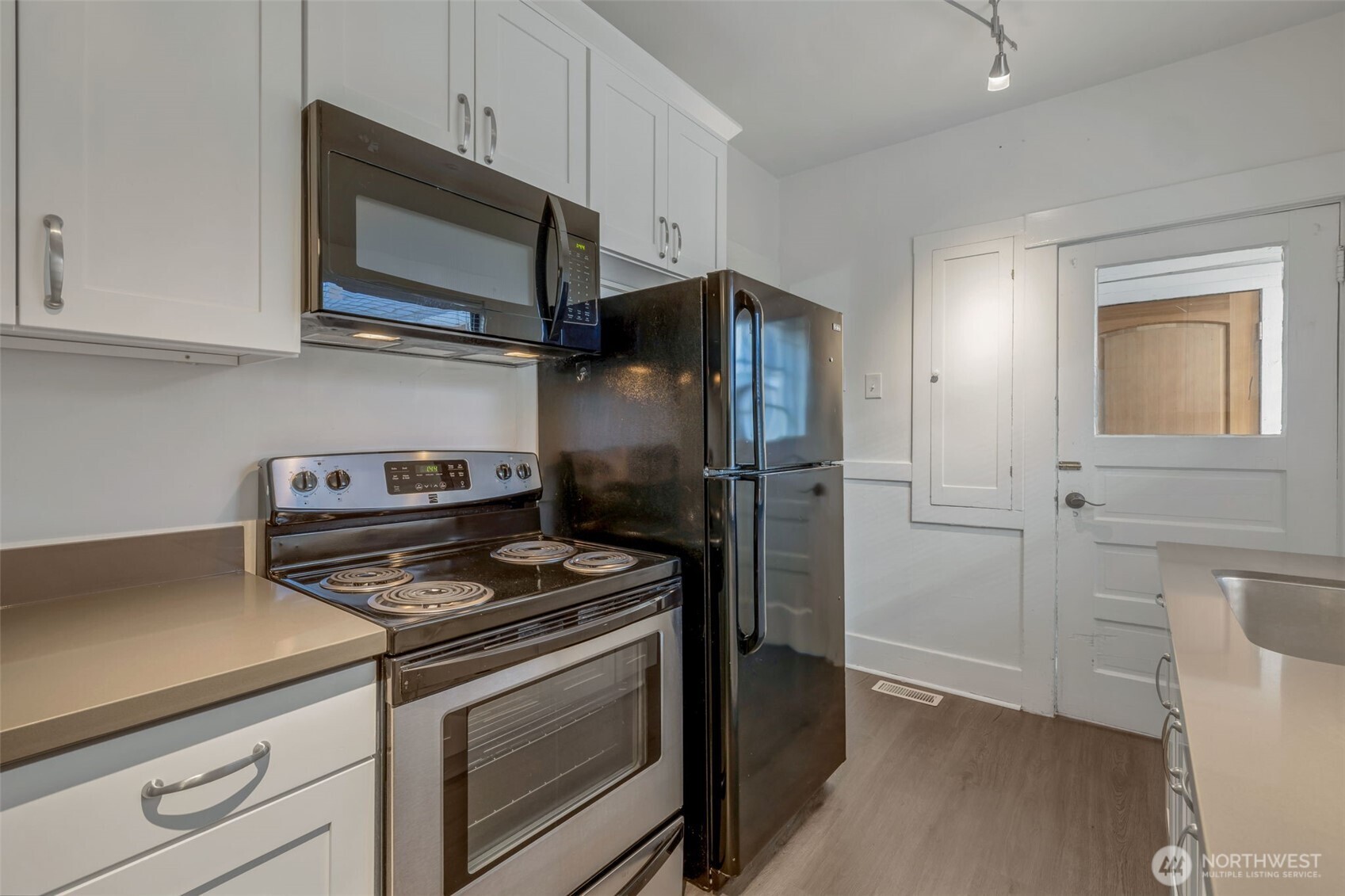 6747 Alonzo Avenue Property Photo 4