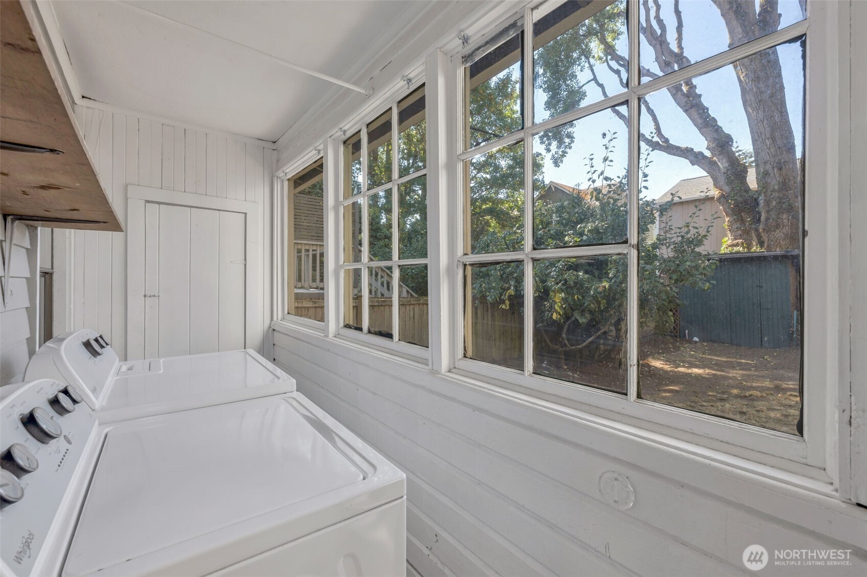 6747 Alonzo Avenue Property Photo 6