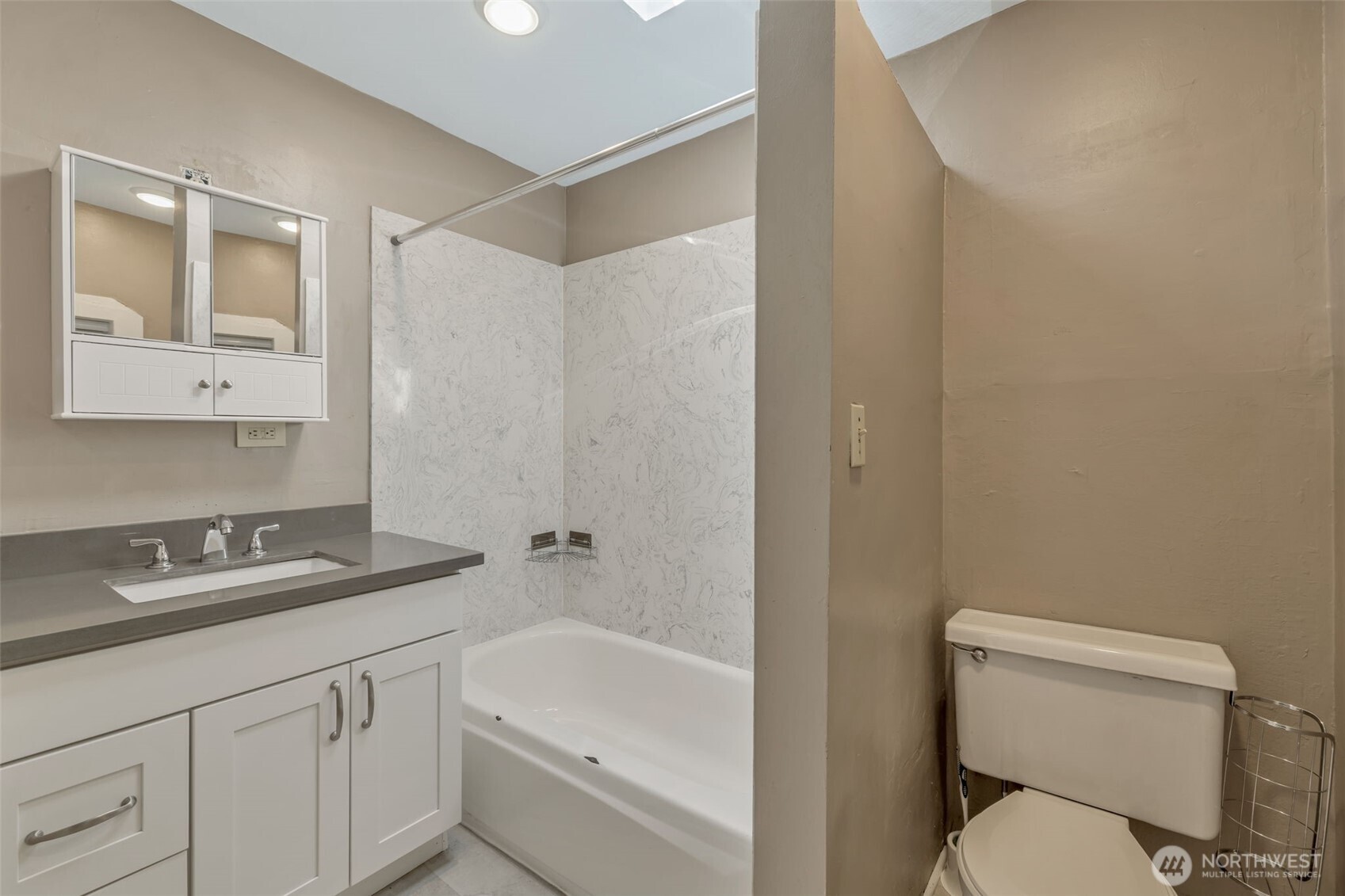6747 Alonzo Avenue Property Photo 10