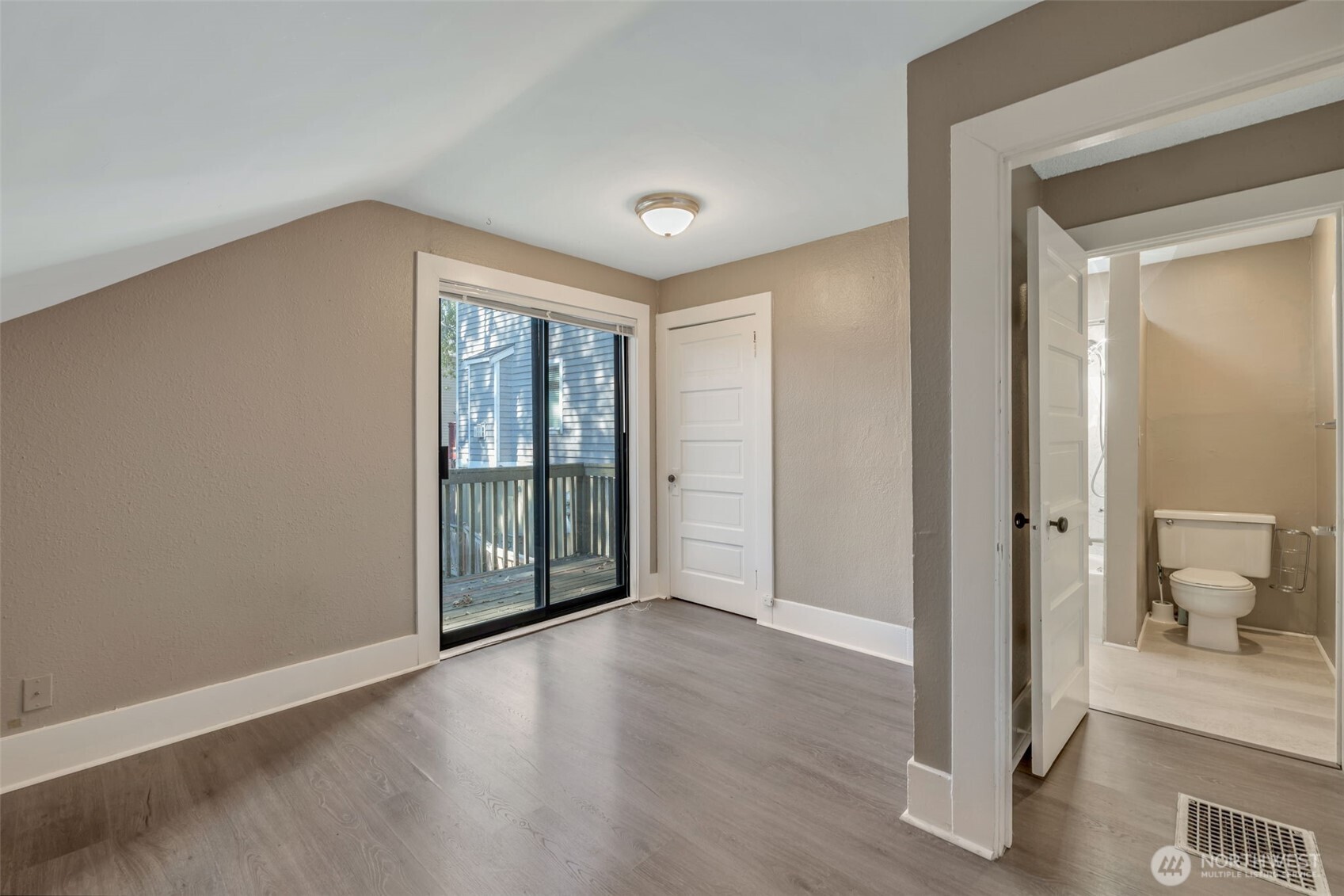 6747 Alonzo Avenue Property Photo 11