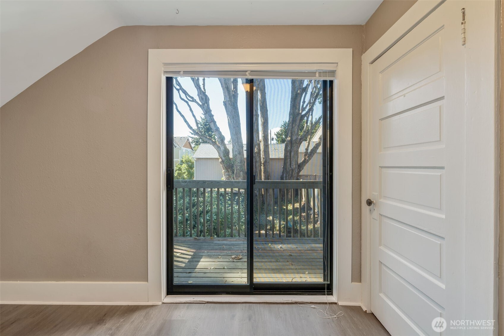 6747 Alonzo Avenue Property Photo 12