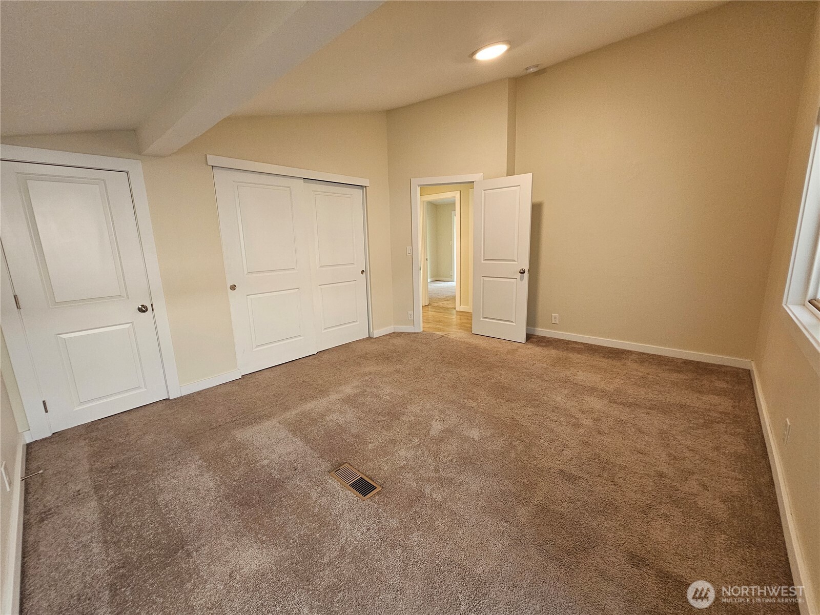 5118 S 164th Street Property Photo 16