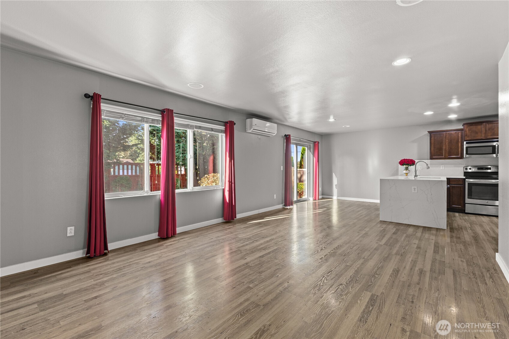 7428 19th Place Property Photo 3