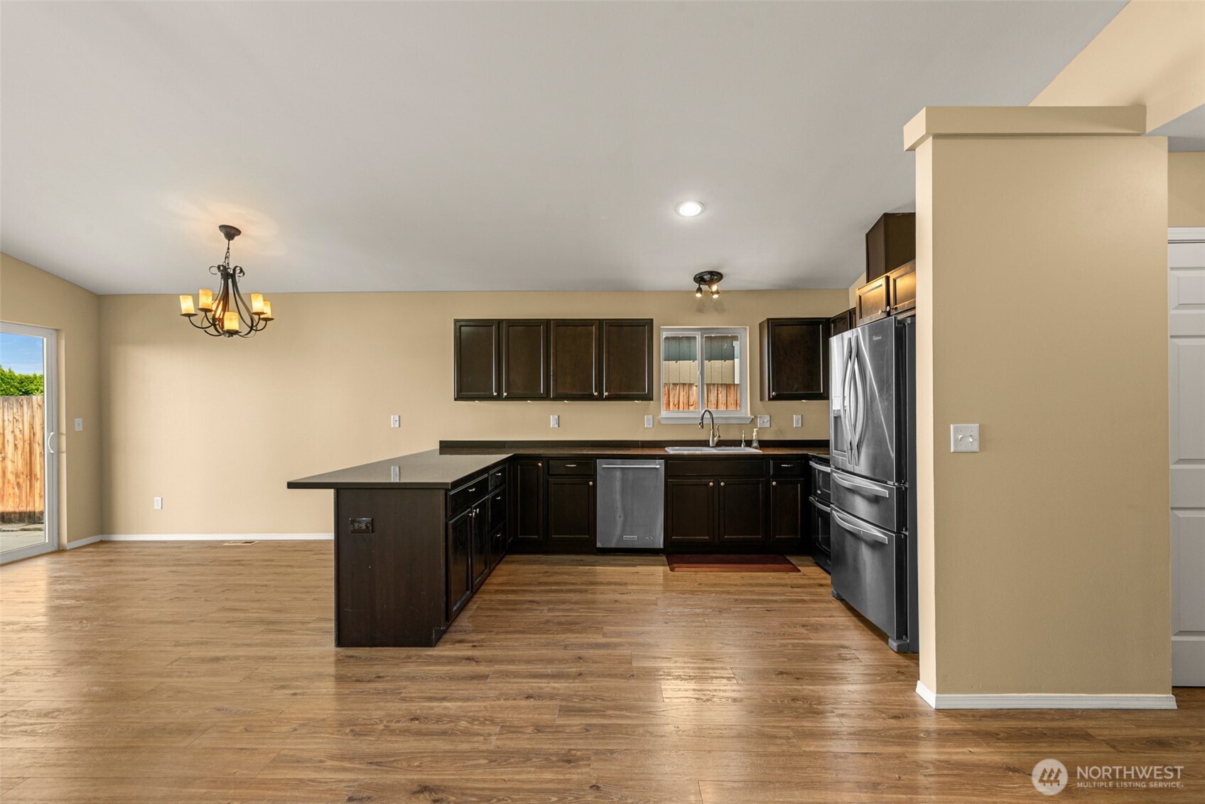524 N Montclair Avenue Property Photo 4