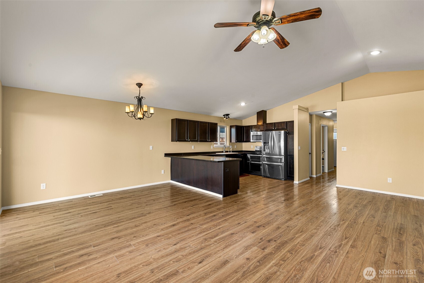 524 N Montclair Avenue Property Photo 7