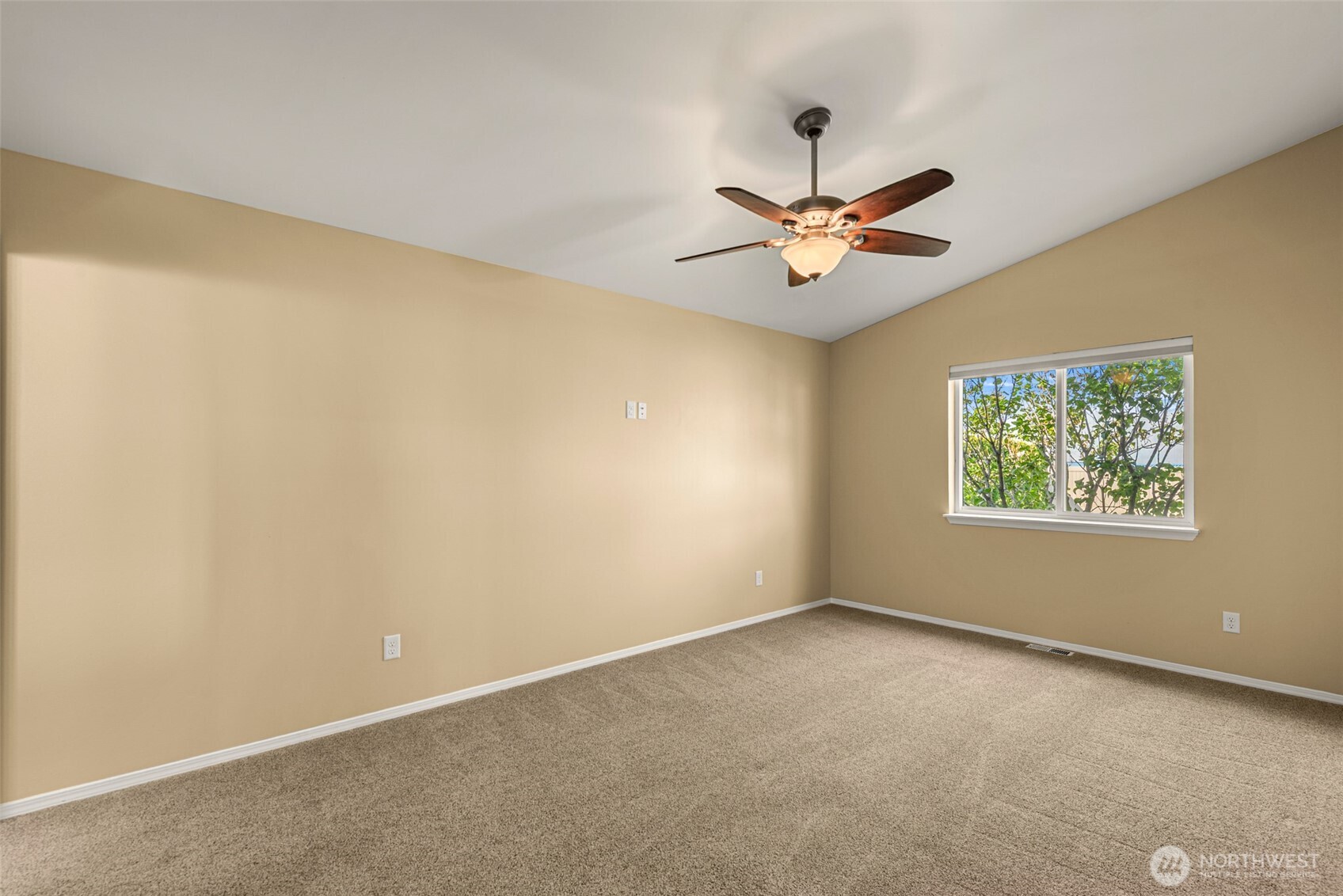 524 N Montclair Avenue Property Photo 10