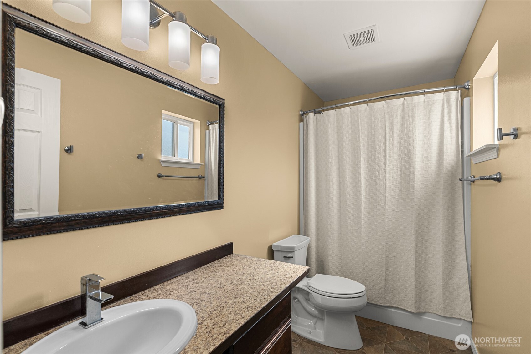 524 N Montclair Avenue Property Photo 12