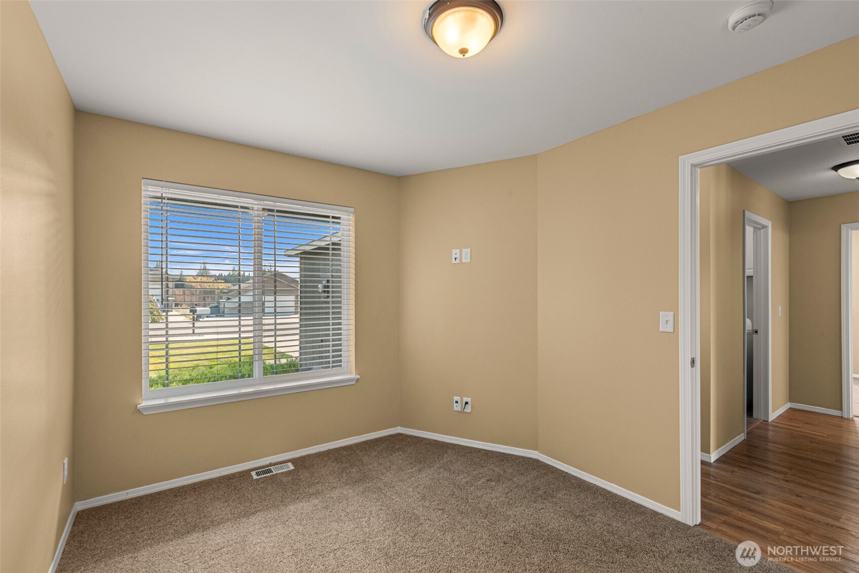 524 N Montclair Avenue Property Photo 16