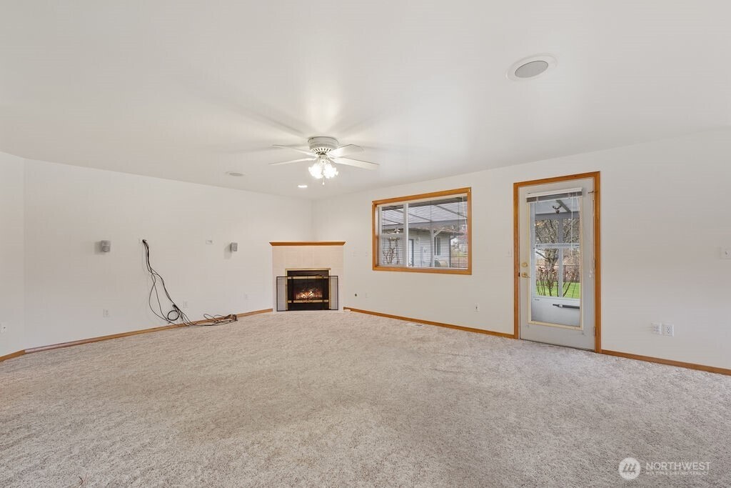 13822 Meridian Street Property Photo 3