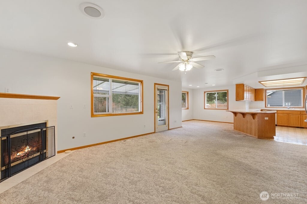 13822 Meridian Street Property Photo 5