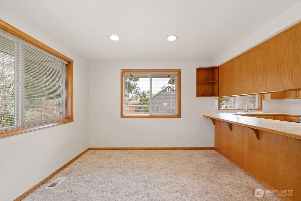 13822 Meridian Street Property Photo 8
