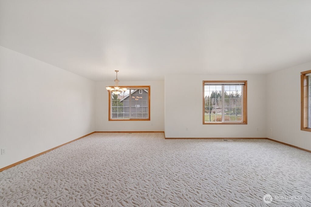 13822 Meridian Street Property Photo 9