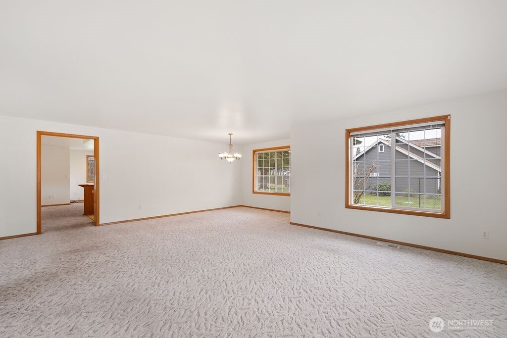 13822 Meridian Street Property Photo 10