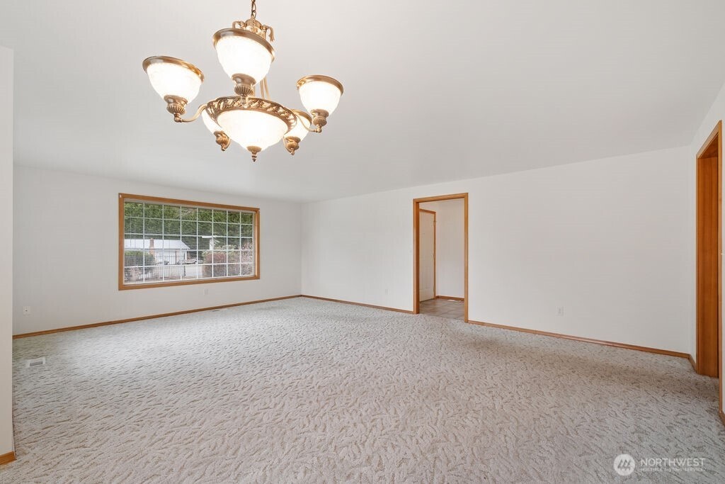 13822 Meridian Street Property Photo 11