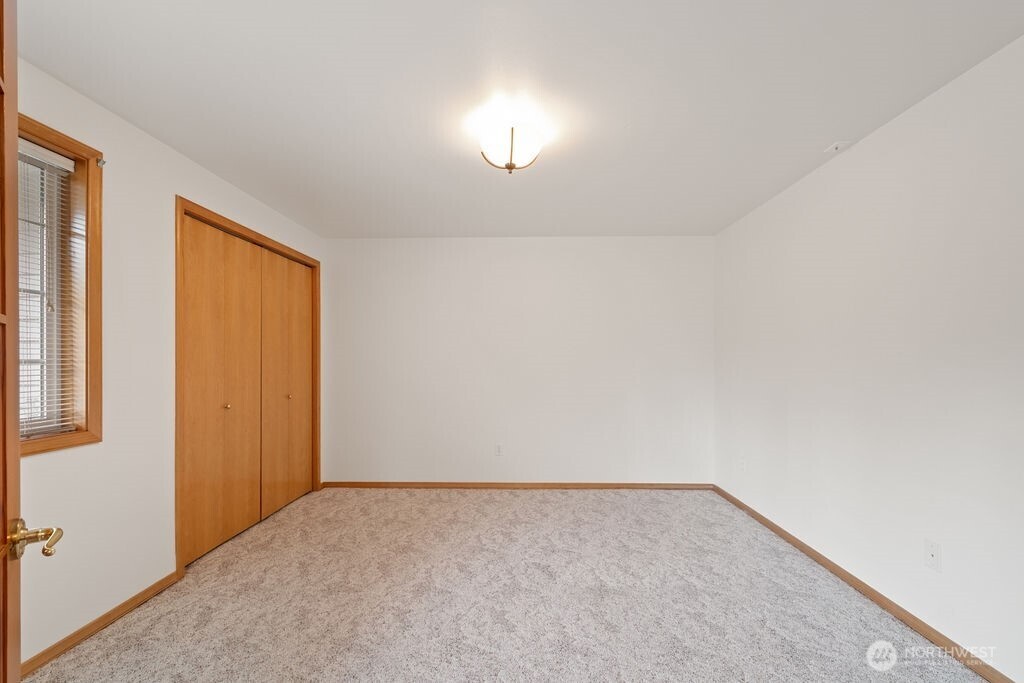 13822 Meridian Street Property Photo 12