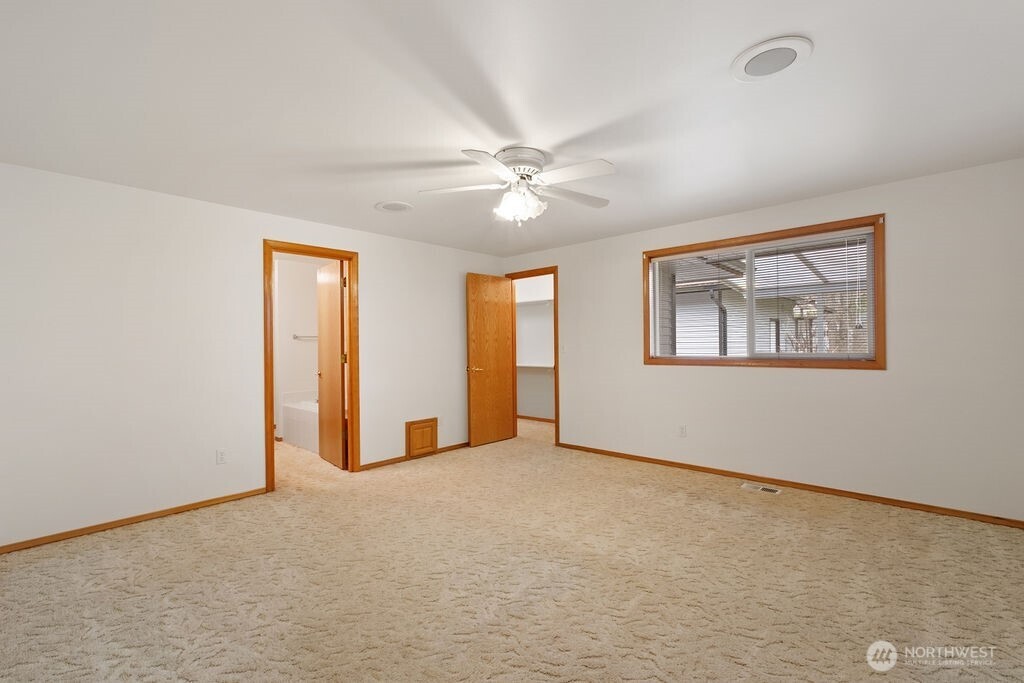13822 Meridian Street Property Photo 14