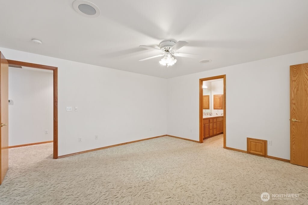 13822 Meridian Street Property Photo 15