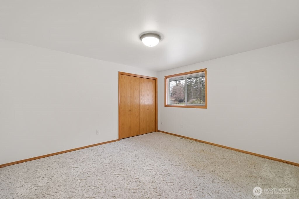 13822 Meridian Street Property Photo 16