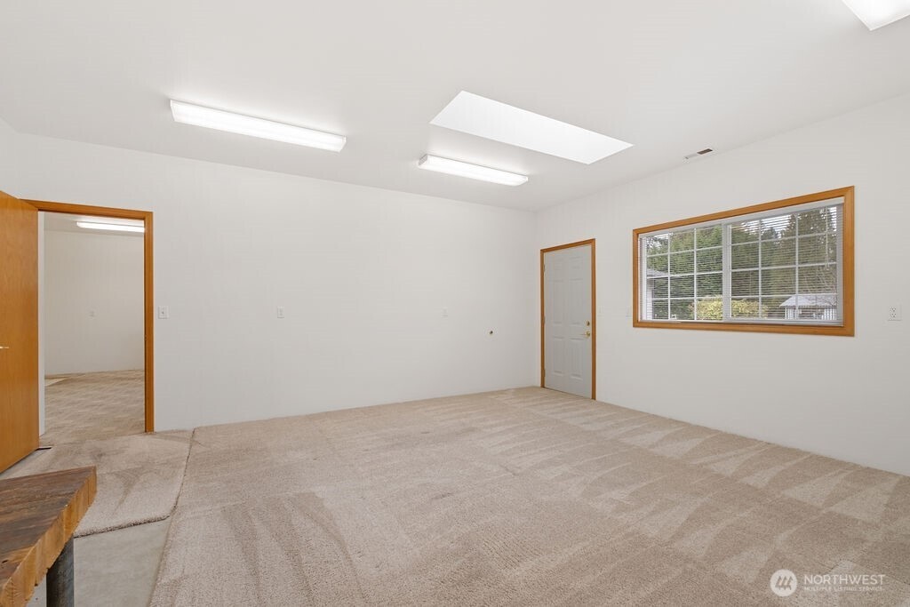 13822 Meridian Street Property Photo 27