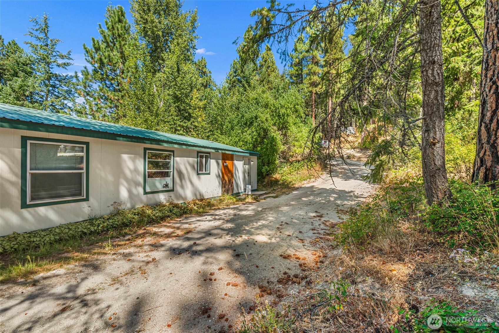 24608 Spur Street Property Photo 4