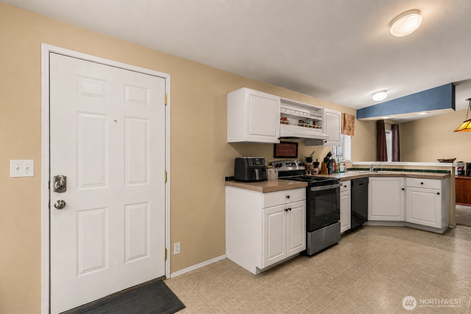 24608 Spur Street Property Photo 5
