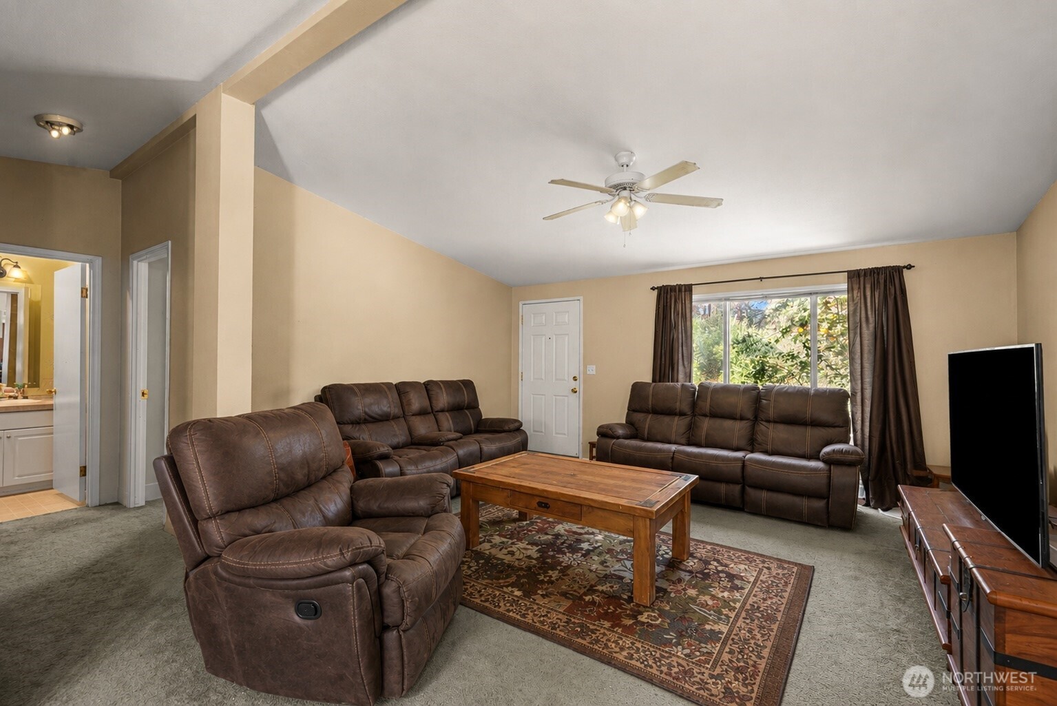 24608 Spur Street Property Photo 9
