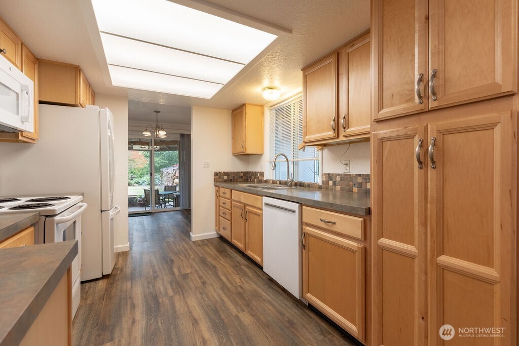 853 Robin Hood Loop Property Photo 13