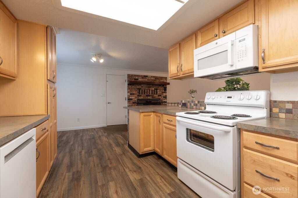 853 Robin Hood Loop Property Photo 14