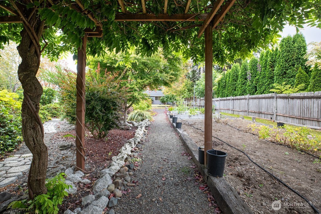 853 Robin Hood Loop Property Photo 34