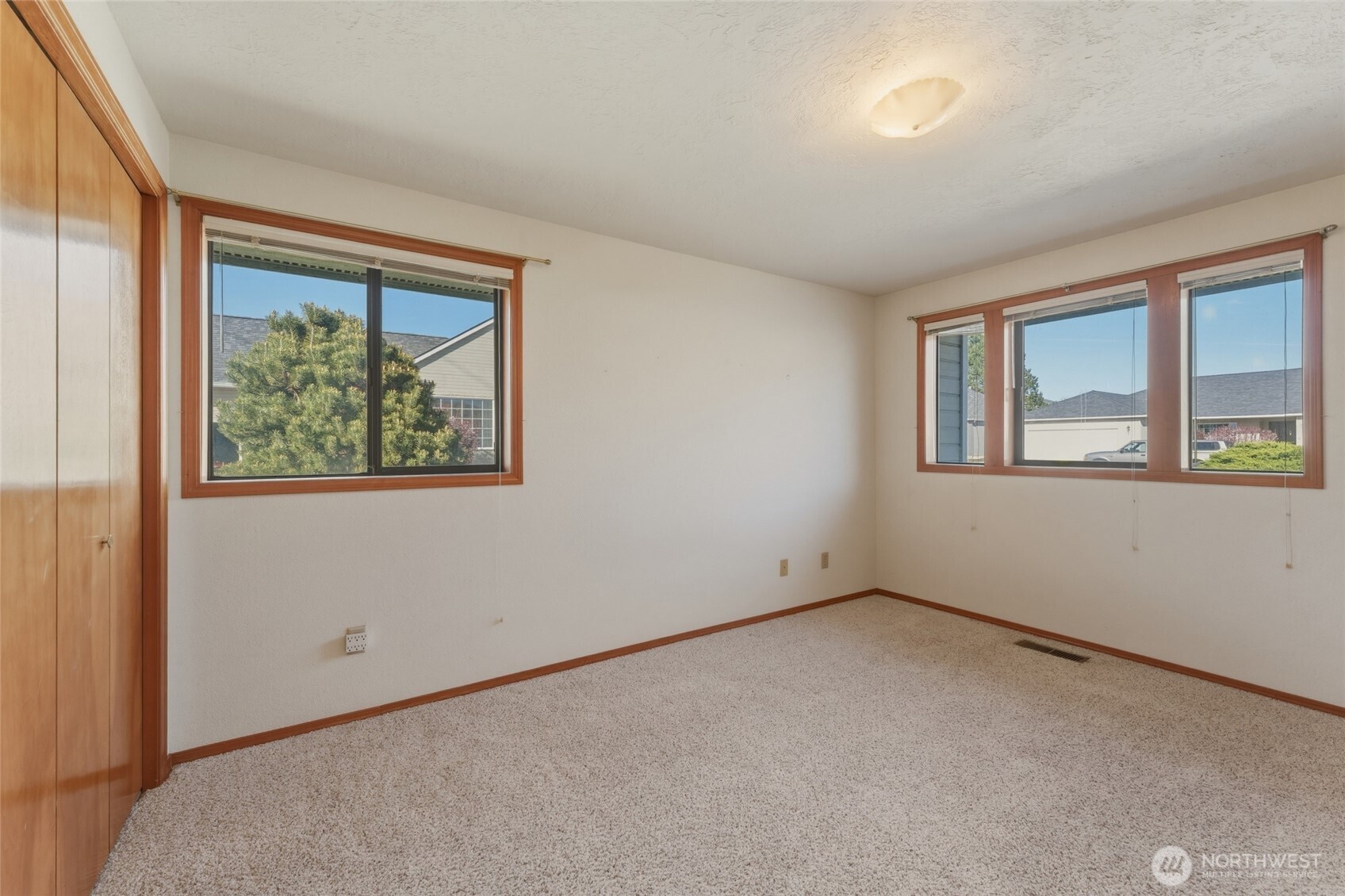 807 Se Sentry Drive Property Photo 5