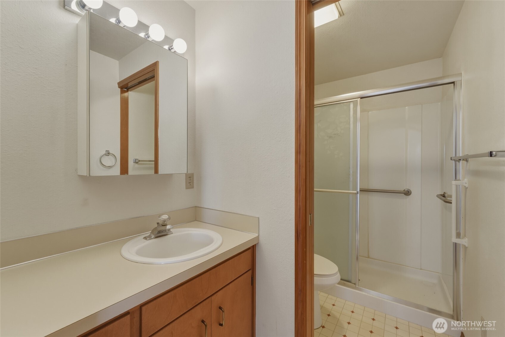 807 Se Sentry Drive Property Photo 8