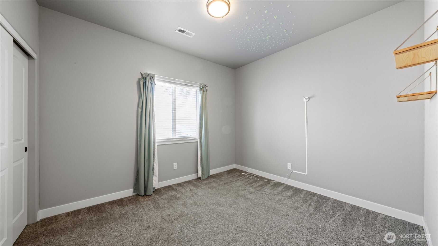 352 E Davis Street Property Photo 19