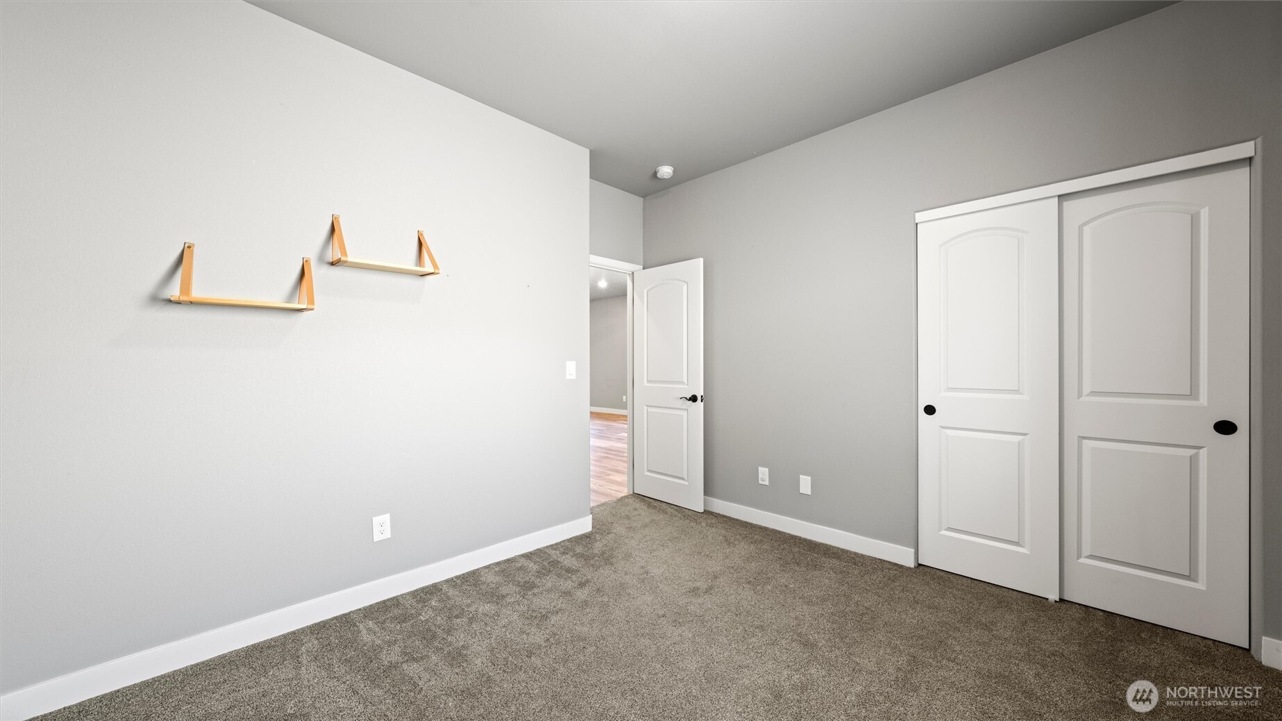 352 E Davis Street Property Photo 20