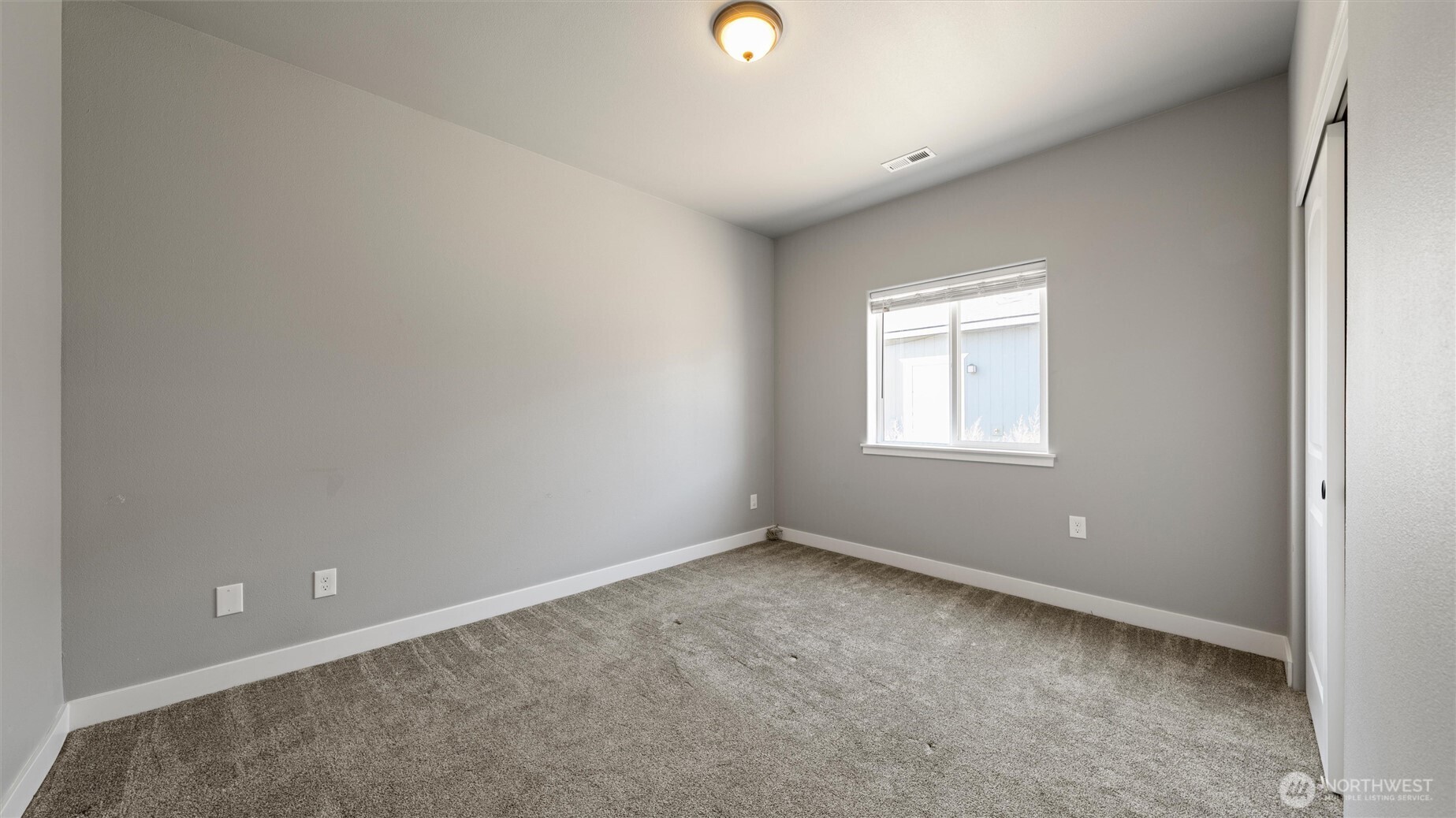 352 E Davis Street Property Photo 25